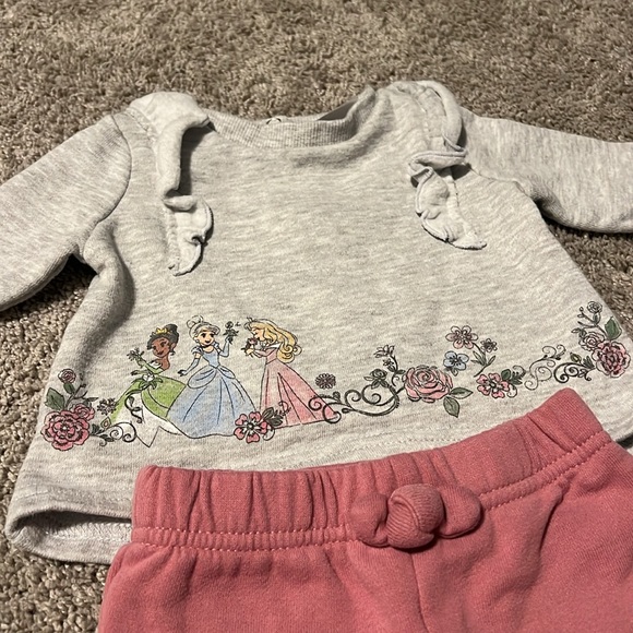 👑 Disney Princess and Carter’s Baby girl outfits - Picture 4 of 6